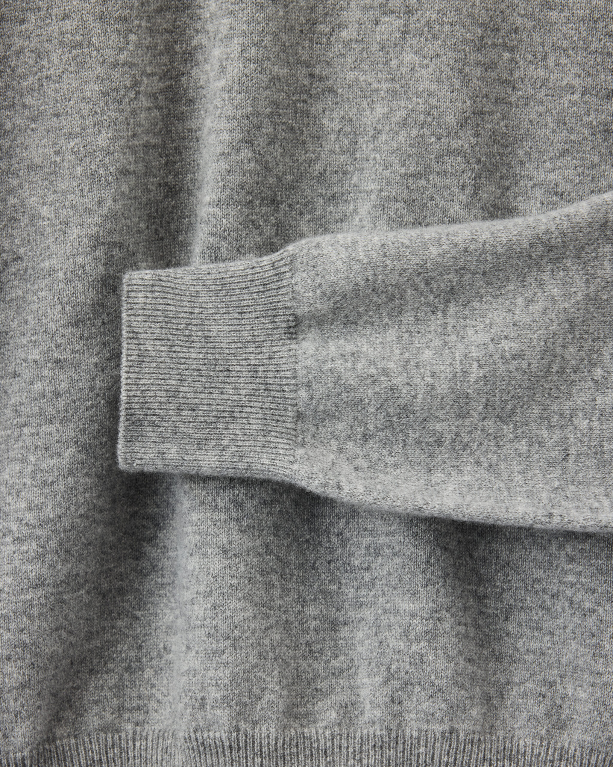 RTW Signature Crewneck heathered grey pure 2-ply cashmere image 3