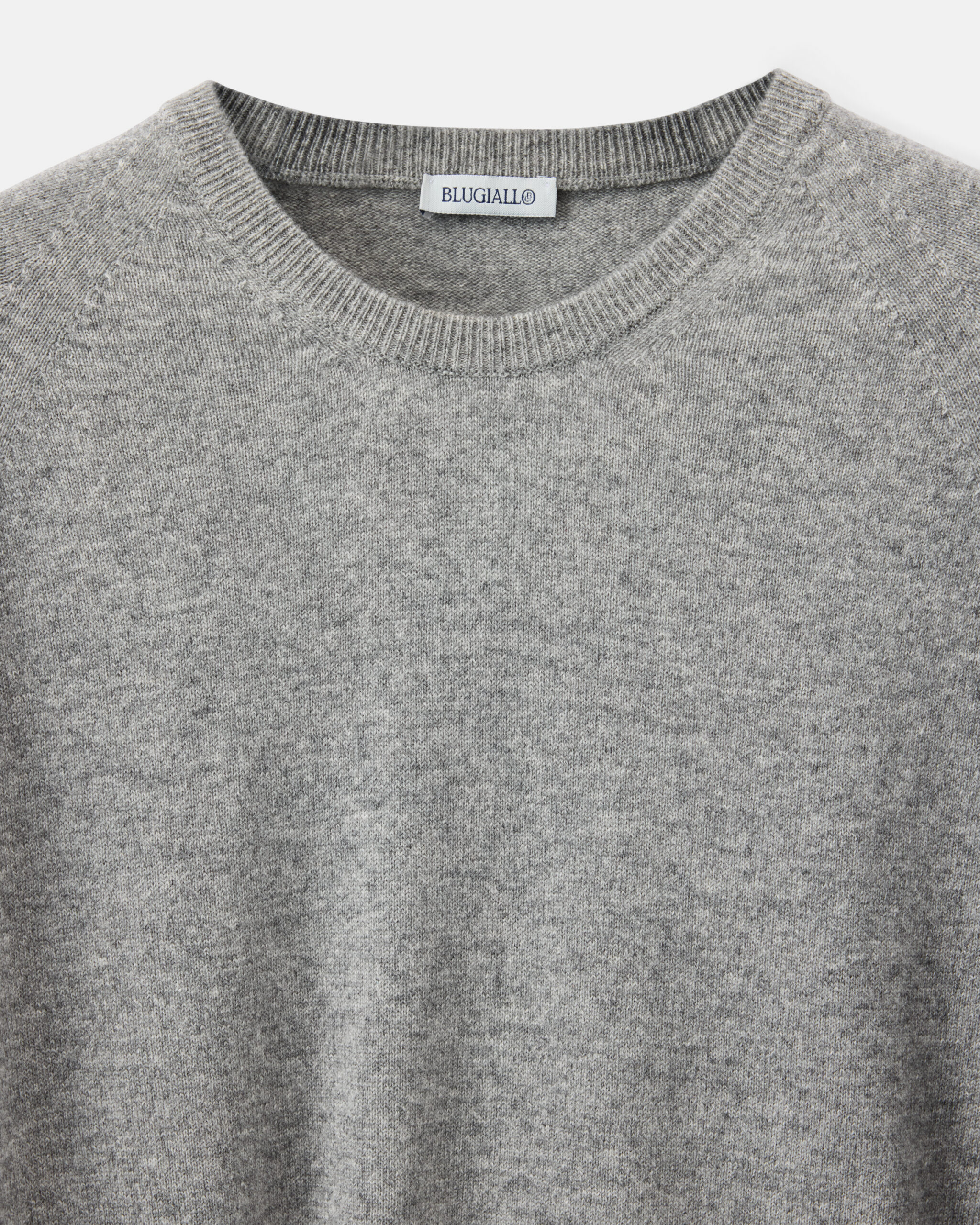 RTW Signature Crewneck heathered grey pure 2-ply cashmere image 4